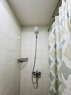 Cozy Spacious BGC Condo near SM Aura, High Street - Manila - 4