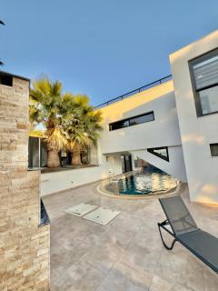 Luxury villa with private pool - 9