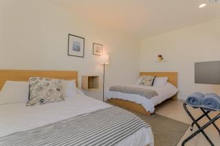 SEASlDE Beachfront 4 BDR by Casa Paraiso - 3