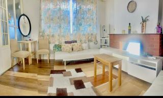 F&D Cozy Corners - Edgware - 2