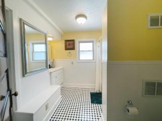 Victorian Home in Original Grandeur Downtown - Kokomo - 1