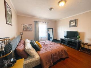 Victorian Home in Original Grandeur Downtown - Kokomo - 9