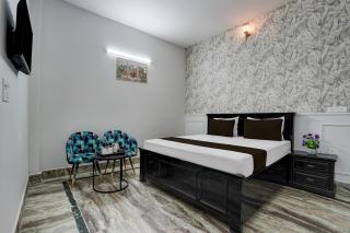 Hotel O The Classic Crown Hotel & Resort - 9