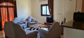 Sunny apartment in a family house - Sheikh Zayed - 0