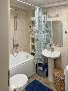 Bright & Stylish, Fully-Equipped Apartment - Skopje - 7