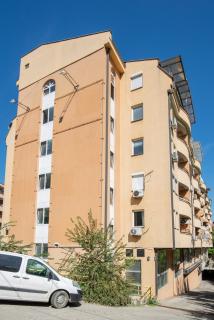Bright & Stylish, Fully-Equipped Apartment - Skopje - 3