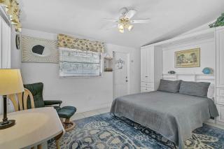 5239 Avenida Navarra in Village - Siesta Key - 8