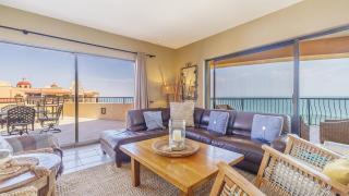 Sea-Renity Spacious Penthouse Oceanfront - 7