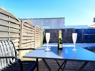 Santorini, Relaxing Spa, Terrace and Parking - 7