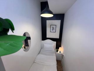 Comfort Nock Partition Room Near Mall Of emirates - 6