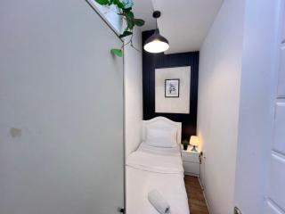 Comfort Nock Partition Room Near Mall Of emirates - 4