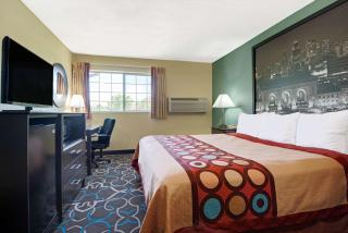 Super 8 by Wyndham Kansas City - 2