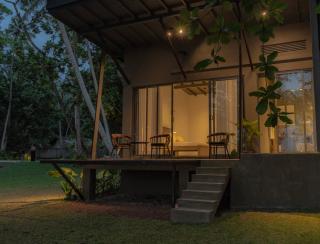 The Smiling Leaf - 0