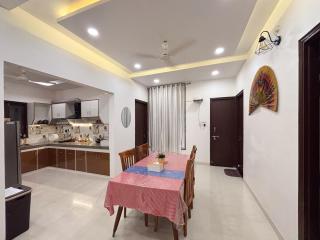 Comfy 2BHK in Central Gwalior Near Railway Station Fort and Palace - 8