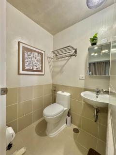 1 Bed Room Pasig near BGC&Ortigas Balcony with CityView Comfortnest Staycation - 2