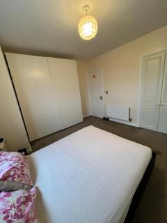 Premium Double Bed in Shared House - North Stifford - 4