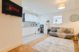 Discounts for Weekly & Monthly Stays - Ground Flat - Canterbury - 3