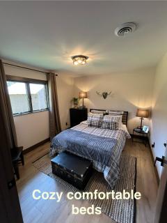 Tall Pines Lodge great location sleeps 9 - 5