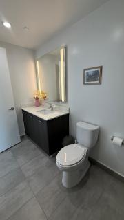 Central Luxury 2bd2b apt Skyline and Ocean View Free Parking Pool and gym - 2