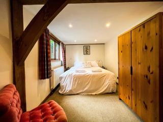 Nightingale Barn - Stunning & Huge - 8