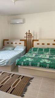 Ground peaceful chalet 3 bedroom with 6 king bed & 2 bathrooms &private garden marvelous land escape Murano resort Ain sokhna - Ain Sokhna - 4