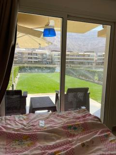 Ground peaceful chalet 3 bedroom with 6 king bed & 2 bathrooms &private garden marvelous land escape Murano resort Ain sokhna - Ain Sokhna - 3