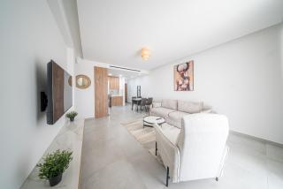 Serene Gardens 2BR Stylish Apartment with Pool and Gym - 3