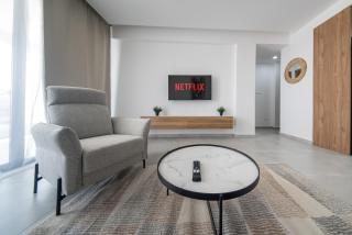 Serene Gardens 2BR Stylish Apartment with Pool and Gym - 9