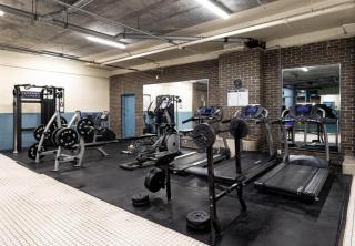 Spacious with Gym&Pool - 1