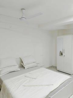 1BHK #401 Feel At Home Netflix & High Speed Net Self Service Apartment - 3