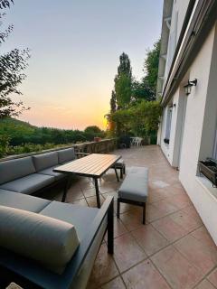 Quiet villa with pool - - 9