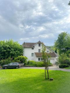 Quiet villa with pool - - 5