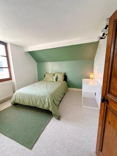 Quiet villa with pool - - 2