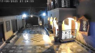 Cutting Edge Guest House - - 8