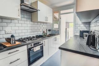 4 Bedroom House Wembley Stadium - Ideal for Families & Contractors, Long Stays - 5