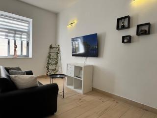 Modern Msida 2 BDR Penthouse with Rooftop, AC & WIFI - Tal-Ħriereb - 9