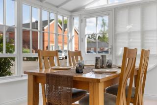 NEW! Stylish 2BR Retreat Presented by Clarendon Stays, Private Parking, North Leamington - Leamington Spa - 6