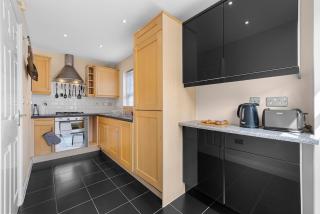 NEW! Stylish 2BR Retreat Presented by Clarendon Stays, Private Parking, North Leamington - Leamington Spa - 1