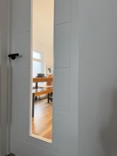 Lush apartments, Pool Table, Netflix, Parking, Long Term Discounts - Newport - 8