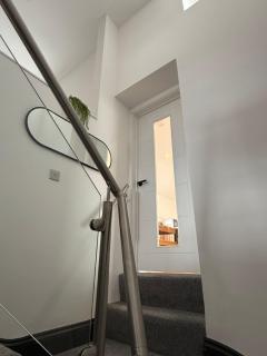 Lush apartments, Pool Table, Netflix, Parking, Long Term Discounts - Newport - 7