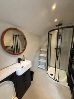 Lush apartments, Pool Table, Netflix, Parking, Long Term Discounts - Newport - 6