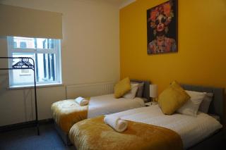 Lush apartments, Pool Table, Netflix, Parking, Long Term Discounts - Newport - 5
