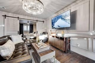 Stylish King 1 Br Suite Balcony Hot Tub - 7