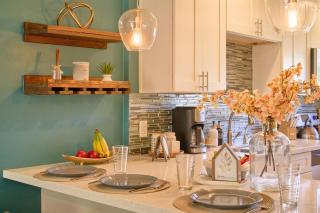 The Scott Getaway - Walkable to Old Town, remodeled space, heated pool! - 2