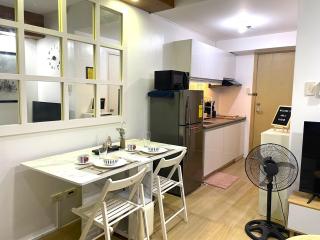 Ana's Crib-The Shine Residences - 9