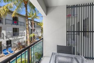 The Trinity Duo - Resort Comfort near Beach & Dining - Trinity Beach - 3