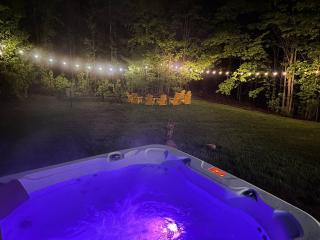Traverse Retreat-Hot Tub, Fire Pit, Disc Golf - 8