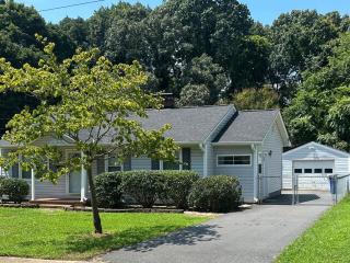 Cozy Stay Near DT with Deck and Yard - Winston-Salem - 0