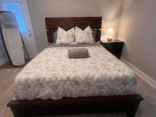 Cozy Stay Near DT with Deck and Yard - Winston-Salem - 8