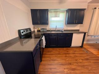 Cozy Stay Near DT with Deck and Yard - Winston-Salem - 6